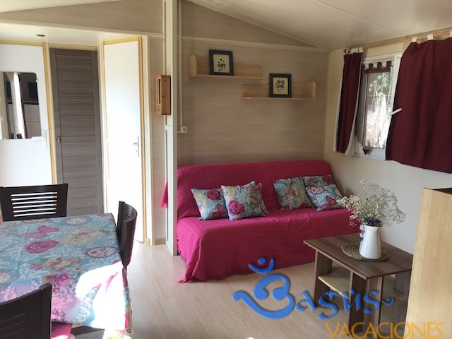 Bungalow Corbeta, 150 m de la playa, caños de meca, para 4 personas 2 dormitorios