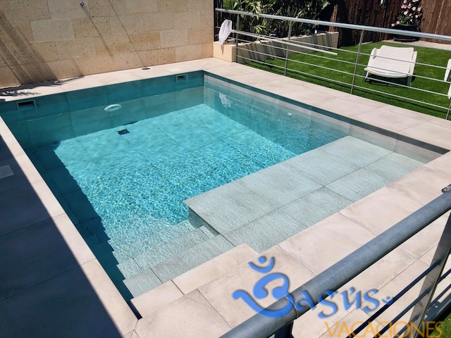Casa Azalea con piscina privada, para 5 personas a 100m de la playa