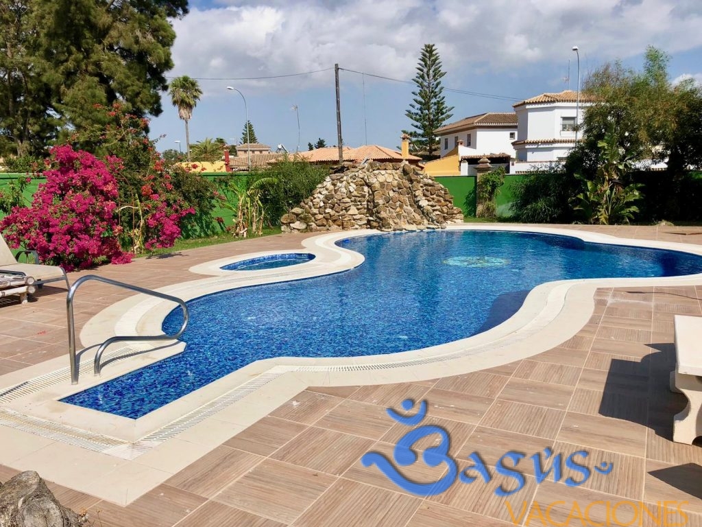 Villa Las Águilas, 4 dormitorios, piscina y pista de padel privada,