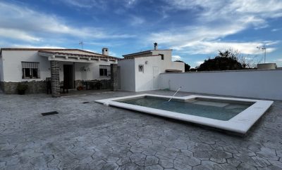 Casa en San Ambrosio de Barbate con piscina privada y 3 dormitorios