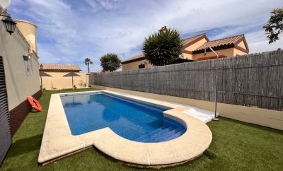 Casa adosada con piscina privada grande para 6 personas en Conil