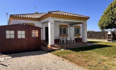 Chalet la Janda de tres dormitorios con jardín privado